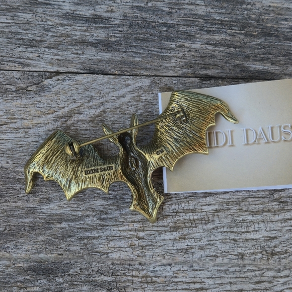 HEIDI DAUS Swarovski Crystal BAT Brooch Pin Mint Original Box Halloween Designer - Picture 7 of 16